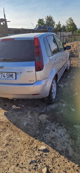 Dezmembrez/vand ford fiesta fără catalizator