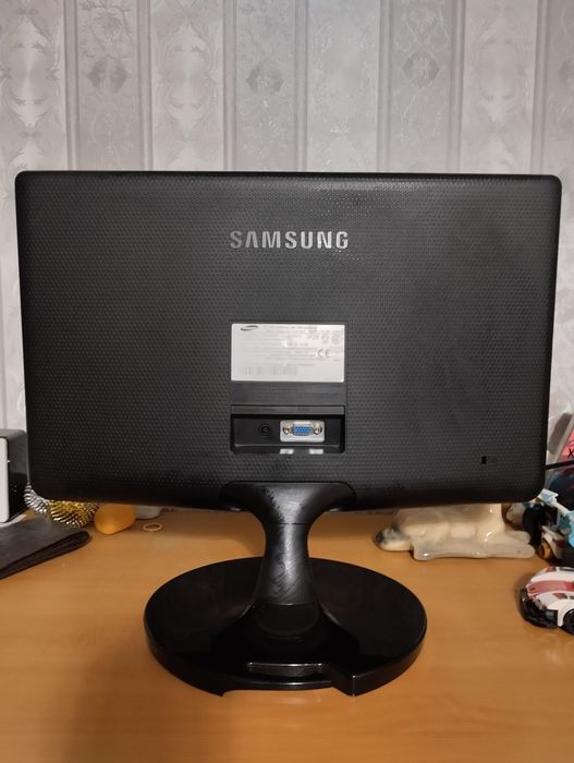 Монитор Самсунг SyncMaster SA100