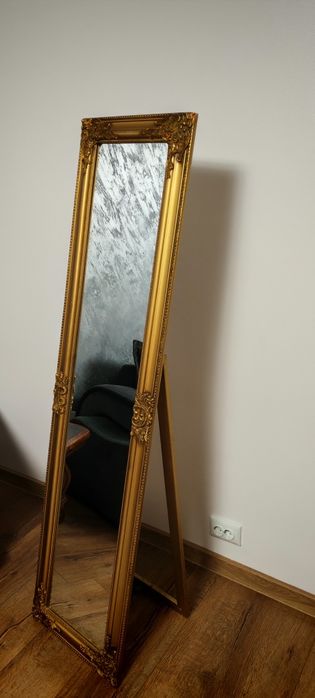 Vand oglinda cu rama aurie