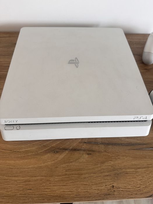 Playstation 4 slim