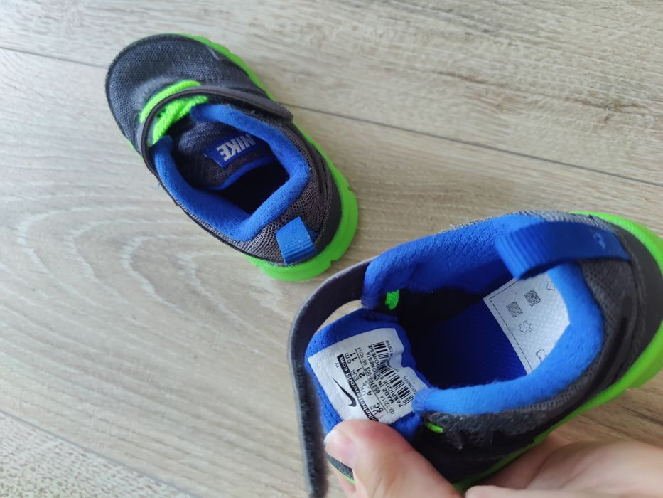 Nike mărimea 21. Ca noi