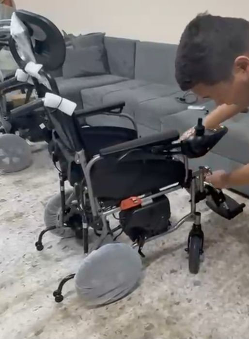 Электронный коляска