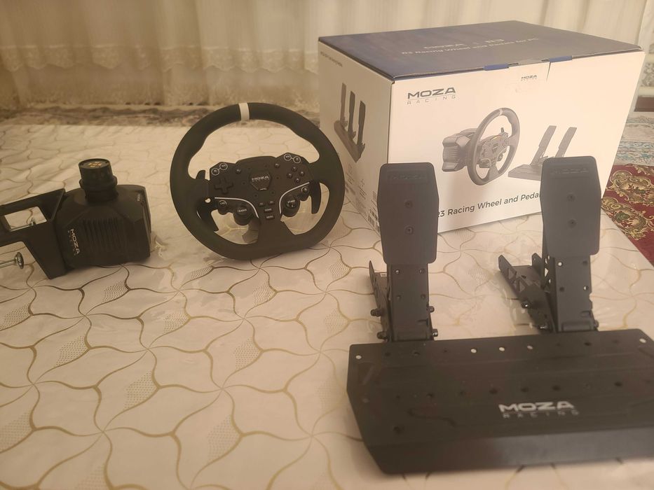 Moza r3 Racing wheel