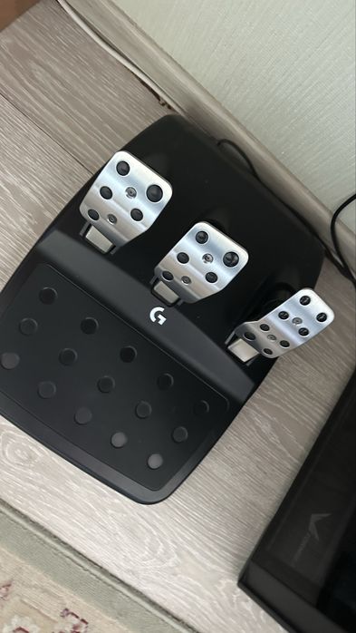 Игровой руль Logitech G923