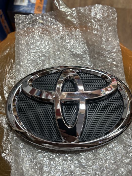 Значок эмблема решетки  камри 40-45