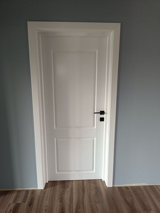 Montez parchet,uși și scări interioare