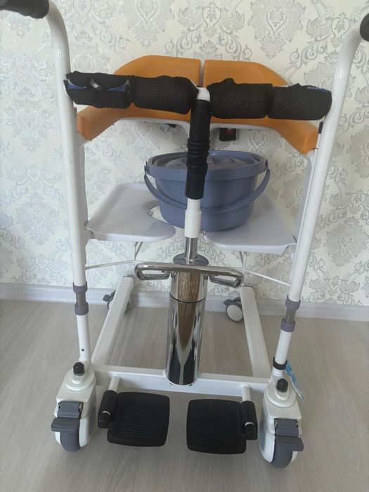 Кресло-каталка с санитарным оснащением