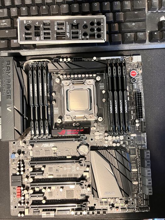 Asus Rampage IV Black Edition  E5 1680 v2 sau I7 3960x 64gb ddr3