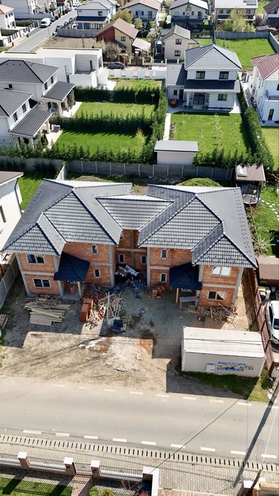 Vand duplex despartit prin camera tehnica
