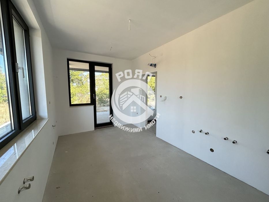 Продава се Къща в Пловдив, Остромила - 380 кв.м за 1048 €/кв.м - Снимка #8