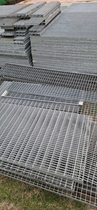 Trepte și grătare galvanizate zincate