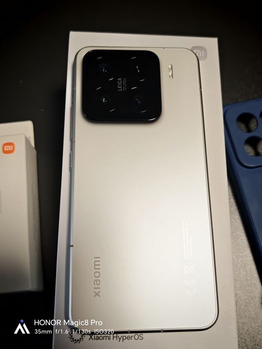 Телефон Xiaomi 15