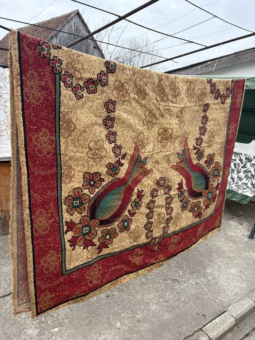 Covoare vechi in stare buna