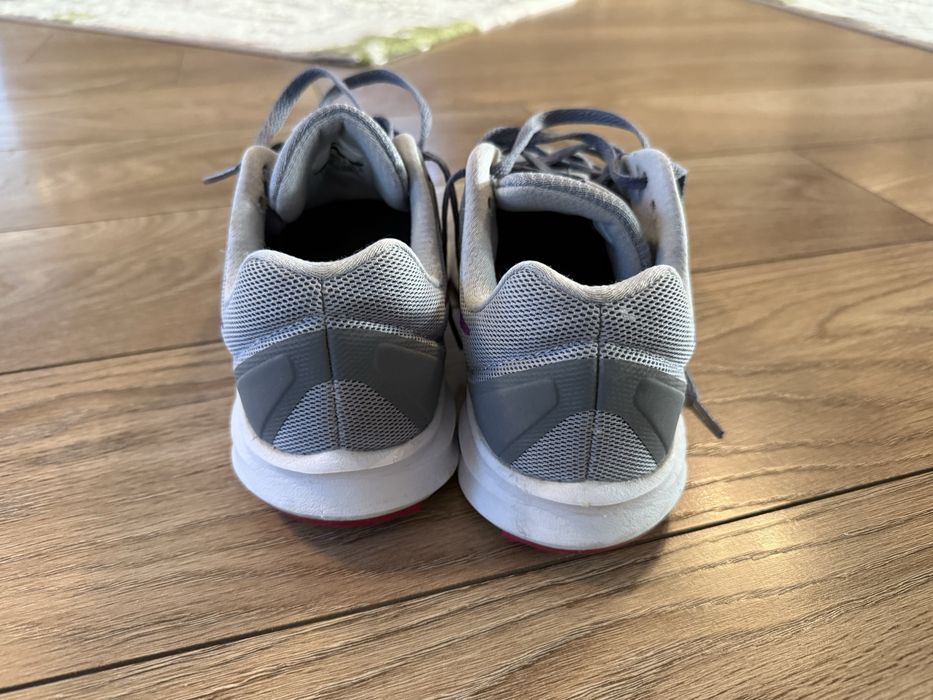 Vand Nike running shoes