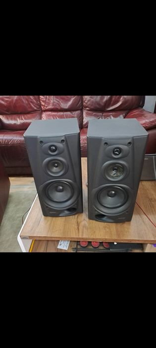 Продавам аудио система KENWOOD с 2 тонколони