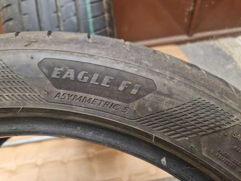 2 Goodyear R19 235/45
летни гуми 
DOT3123