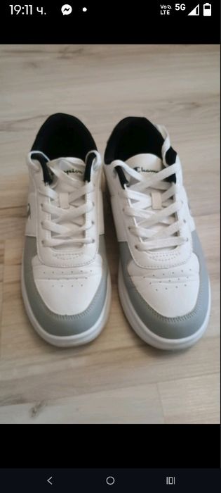 Нови обувки  champion..