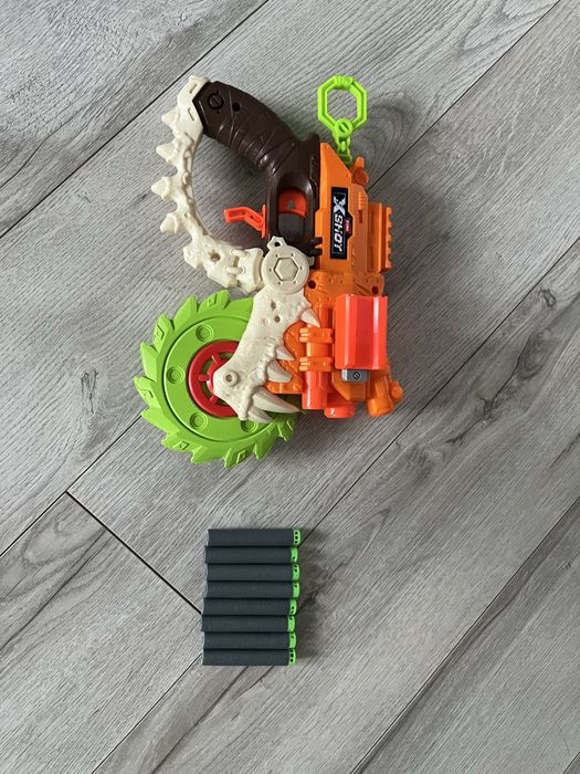 Продам игрушечный пистолет Xshot.