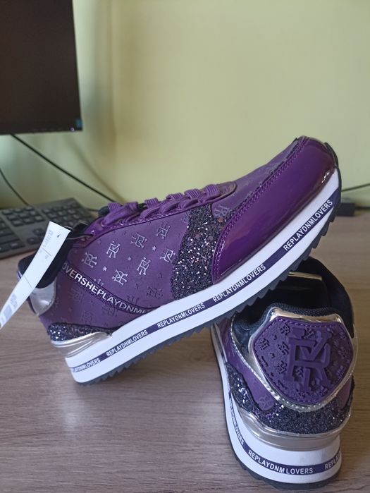 Чисто нови обувки на ,  Replay