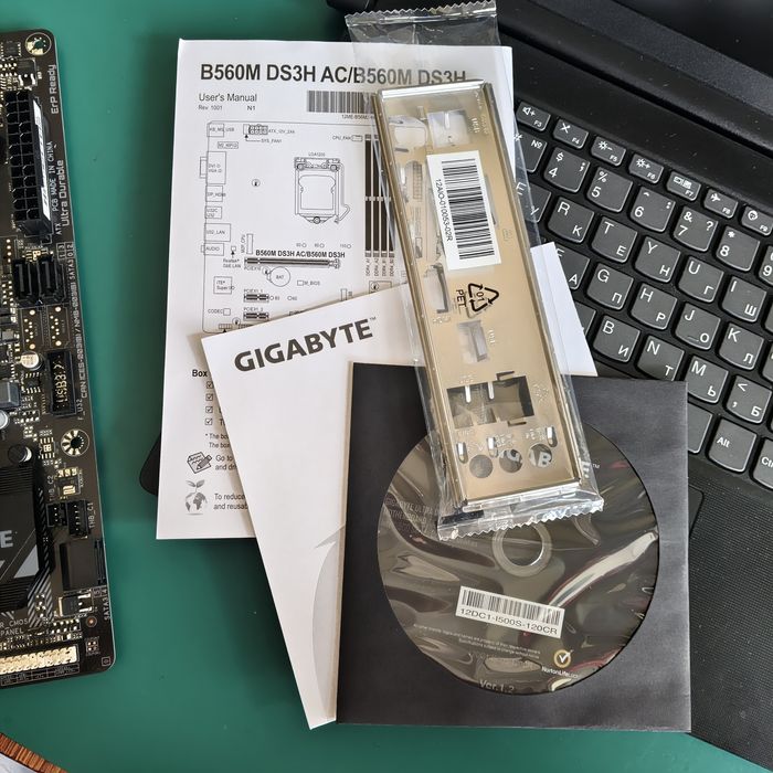 Материнские платы разные.