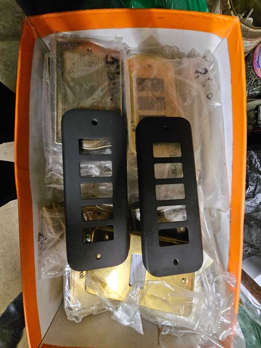 Rama metalica intrerupator modular cu 5 poziții , 4 , 3 , sau 1. Italy