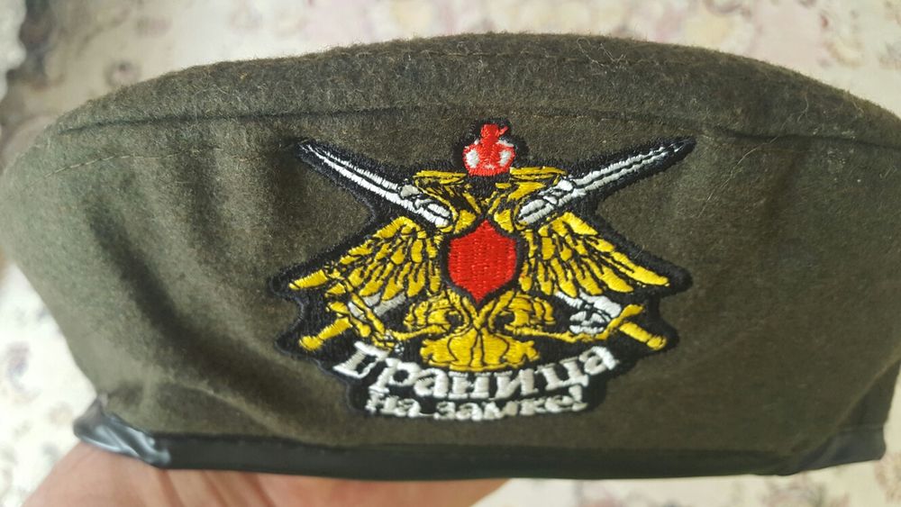 Берет пограничники к празднику 7 и 9 мая.