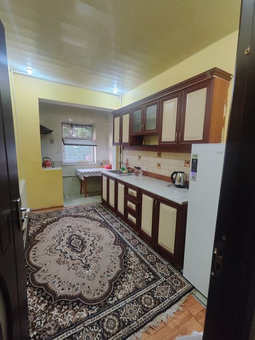 Здаётся квартира на Чиланзаре Алгоритме 9 этажка, 2 этаж, 3 комнатная.