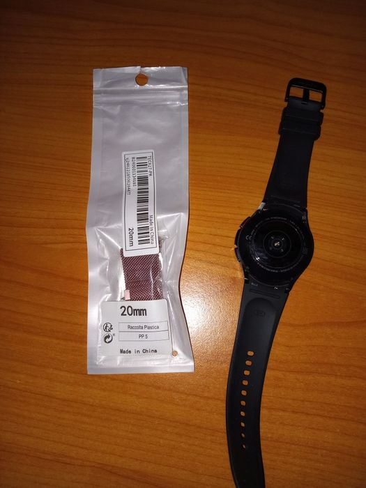 Продавам Samsung Galaxy Watch4