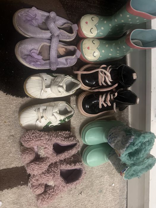 Отдам бесплатно детский обувь