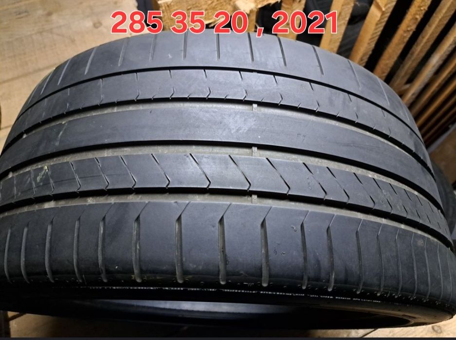 Anvelope desperecheate 285/35 R20 Pirelli și 255/40 R20 Continental