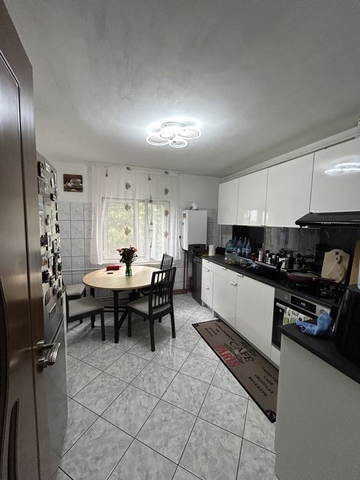 Vand apartament 4 camere Balotesti la 500m distanta de DN1