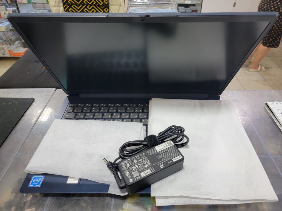 Lenovo ideapad i1 почти новый ноутбук, коробка документы есть доставка