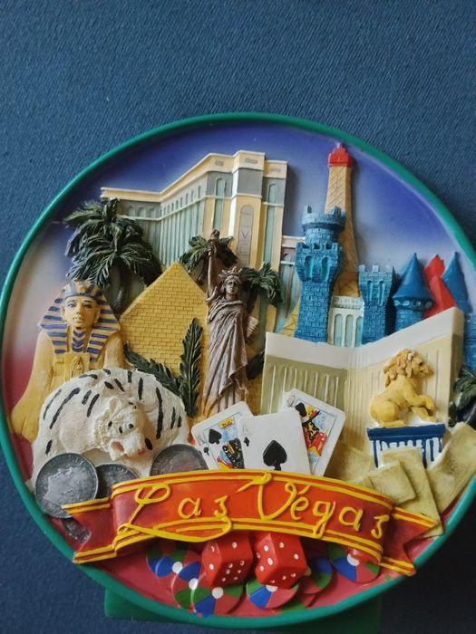 Vând farfurie Romeo și Julieta,și amintire Las Vegas
