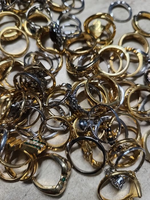 Vand un lot de inele