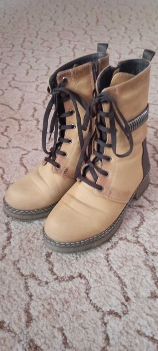 Дамски боти - черни и цвят горчица