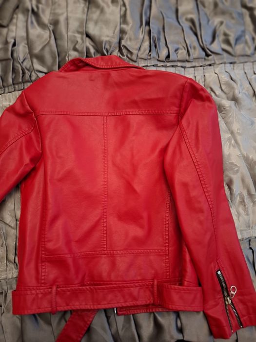 Продаю куртку косуху для девочки