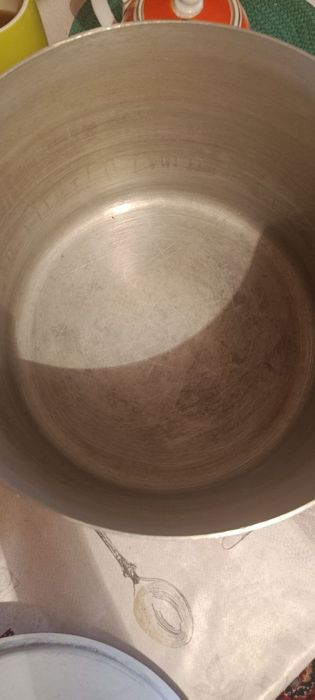 Алюминиевая кастрюля, 10 литров, б/у, советская.