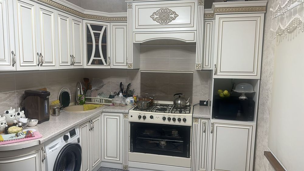 Кухонный гарнитур с газплитой