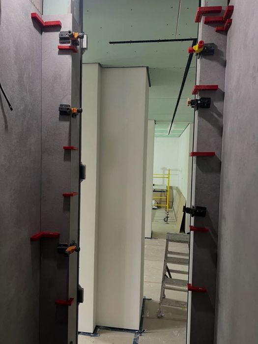 Плиточник, кафельщик.