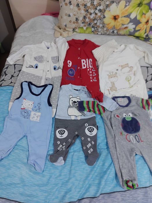 Продавам бебешки дрехи !