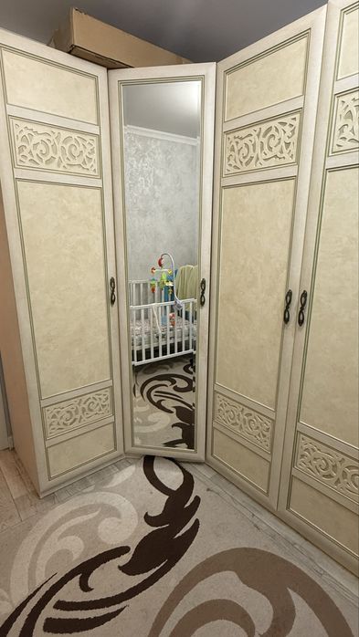 Шкаф угловой в идеальном состоянии