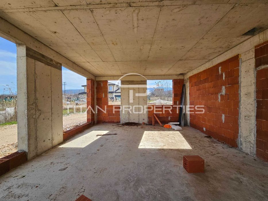 Двуетажна къща в Марково