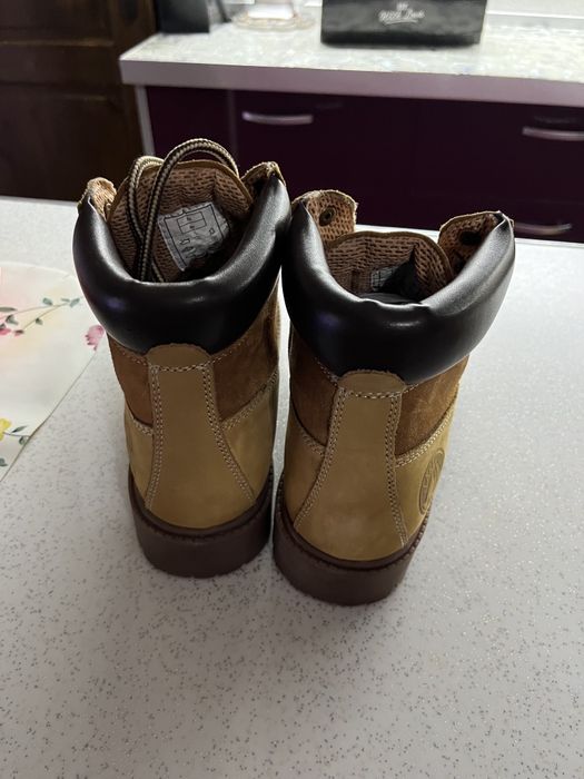 Продавам страхотни зимни боти 40 номер