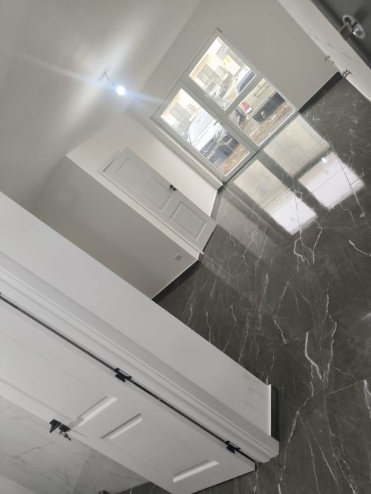 Vând spatiu comercial