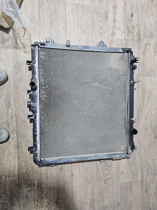 Продам радиатор на прадо 150