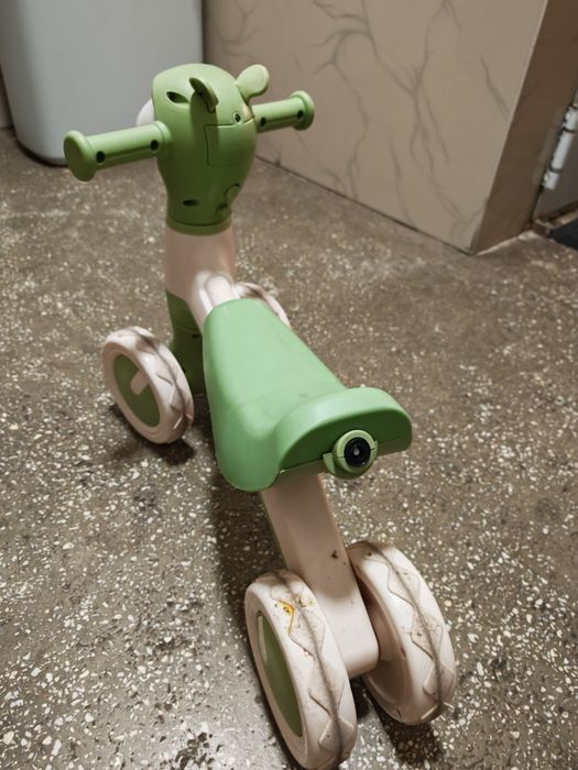 Tricicletă pentru copii cu muzică și baloane