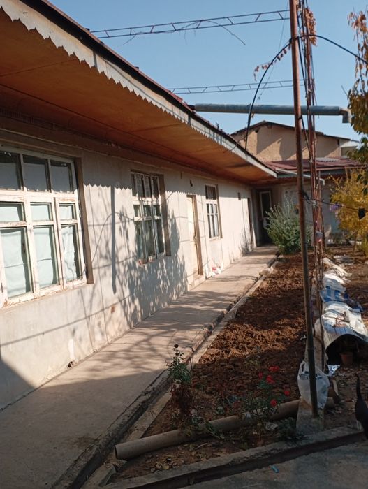 Уй сотилади.Срочна