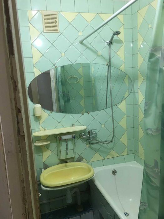 Сдается семейным 2 комнатная квартира,балкон 12кв как третья комната.