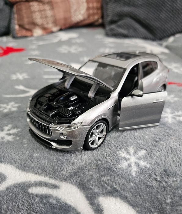 Macheta metalica Maserati levante burago scara 1:24 noua