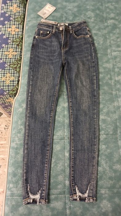 Новые джинсы Skinny на девочку 11 лет (рост 146-152 см), с биркой
